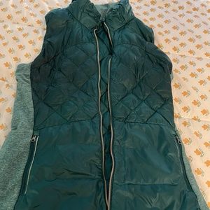 Lululemon Down For A Run Vest in Forage Teal size 12